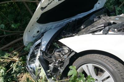 Bad Herrenalb: schwerer Verkehrsunfall mit einem Pkw - eine Person schwer Verletzt